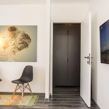 L By Mrg * Bucureşti