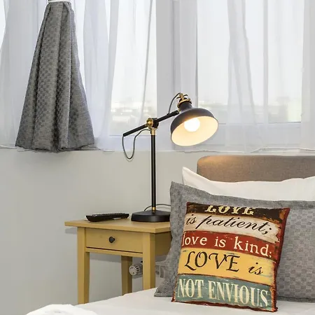 L By Mrg * Bucureşti