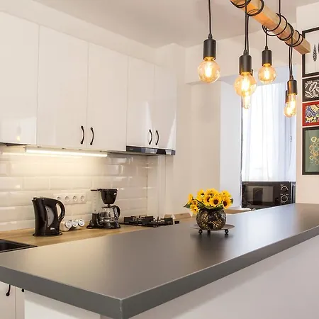 L By Mrg * Bukareszt