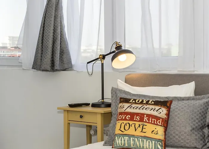 L By Mrg * Bucareste